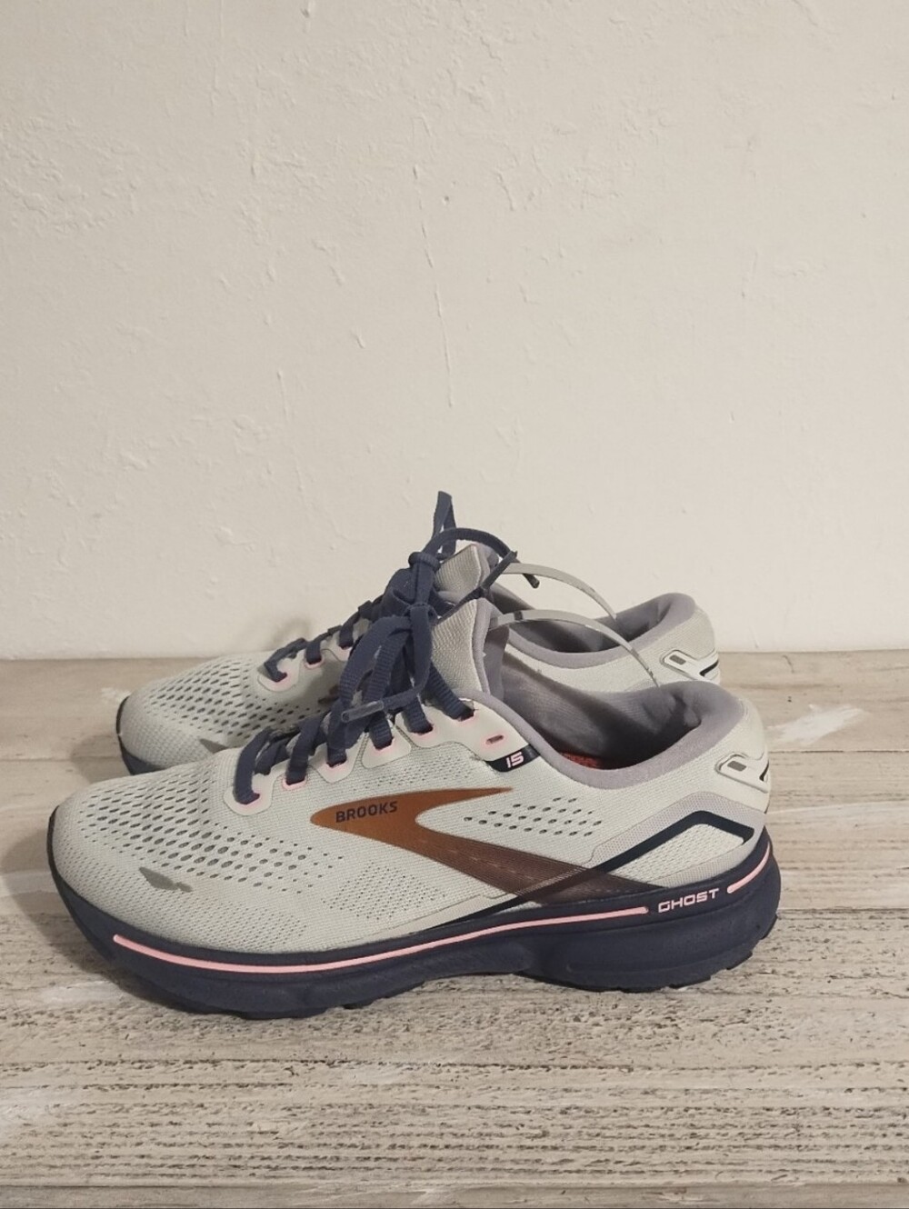 Brooks (U.S.A Women's size 7) Ghost 15 Athletic Shoes Spa Blue Neo Pink